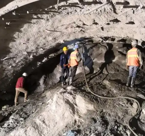 新沂拱顶带模注浆料的施工流程及注意事项